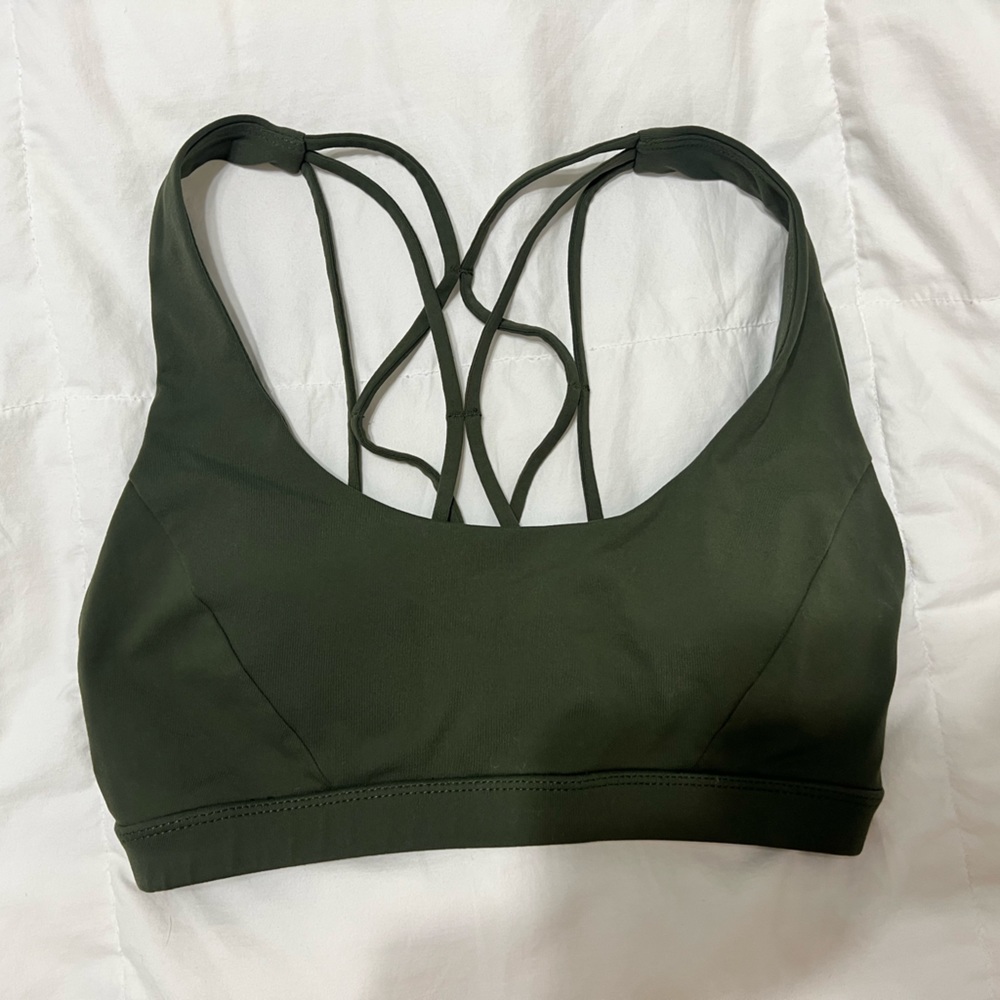Army green sports bra size small! Has removable padding